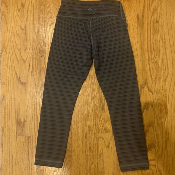 Lululemon Wunder Under crop ll - Picture 3 of 10